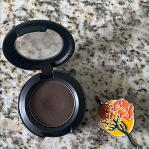 MAC satin eyeshadow in MYSTERY